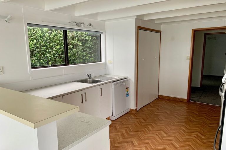 Photo of property in 5 Stanley Point Road, Stanley Point, Auckland, 0624