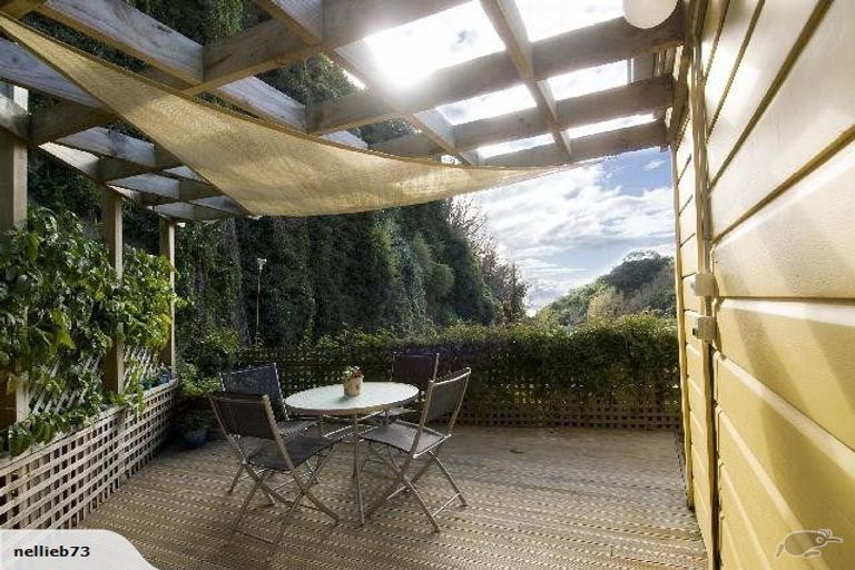 Photo of property in 98 Milton Road, Bluff Hill, Napier, 4110