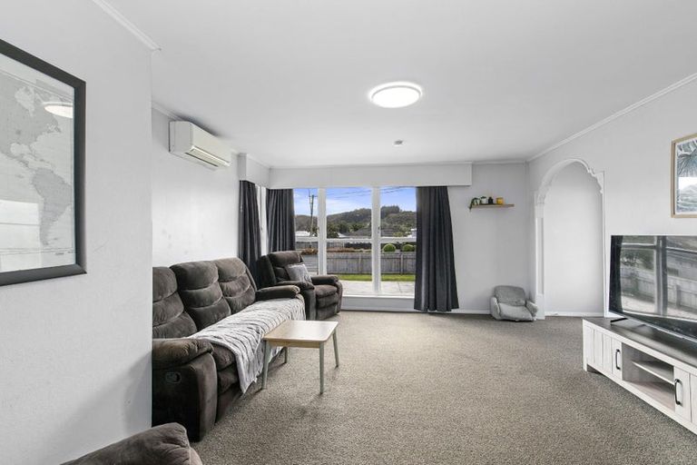 Photo of property in 1/167 Wainuiomata Road, Wainuiomata, Lower Hutt, 5014