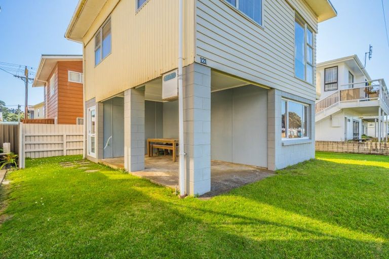 Photo of property in 121 Eighth Avenue, Urenui, 4377