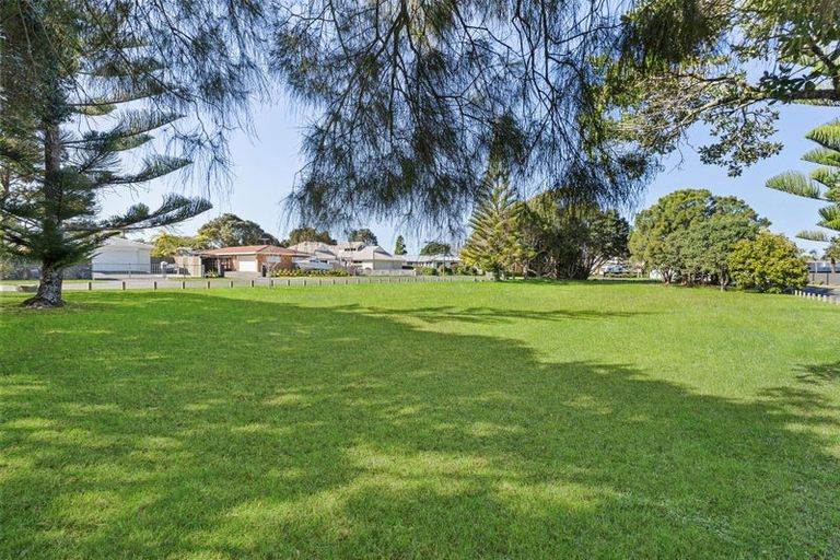 Photo of property in 40 Settlers Grove, Orewa, 0931