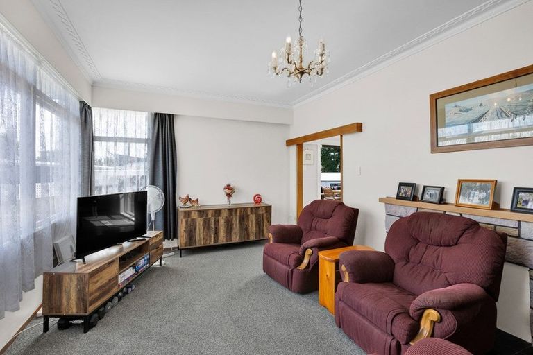Photo of property in 261 Huatoki Street, Upper Vogeltown, New Plymouth, 4310