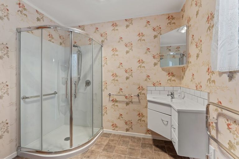 Photo of property in 16 Warwick Place, Springvale, Whanganui, 4501