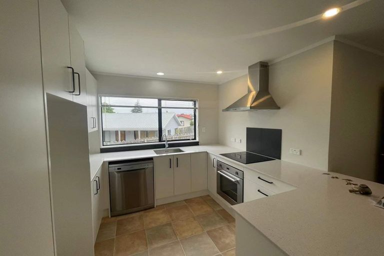 Photo of property in 6 Thalia Place, Totara Vale, Auckland, 0629