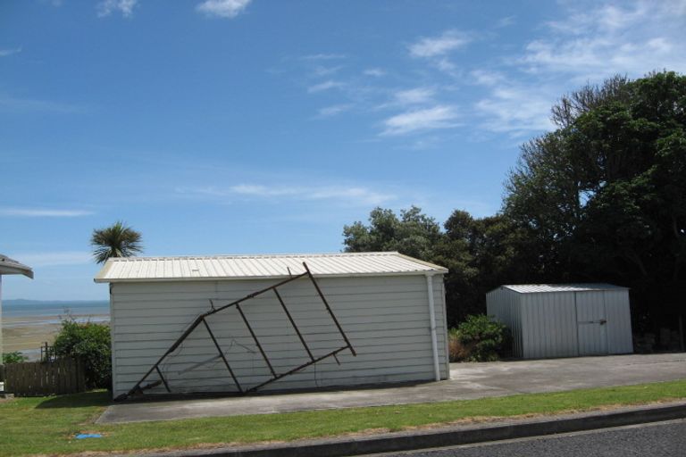 Photo of property in 6 Crispe Road, Clarks Beach, 2122