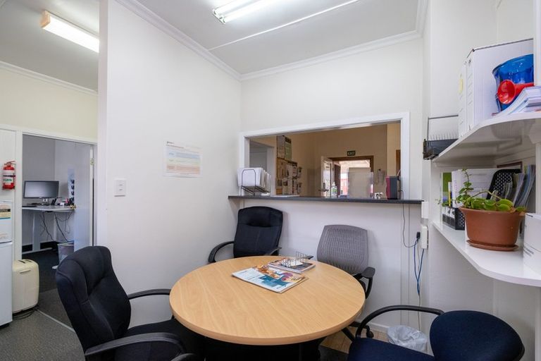 Photo of property in 379 Broadway, Stratford, 4332