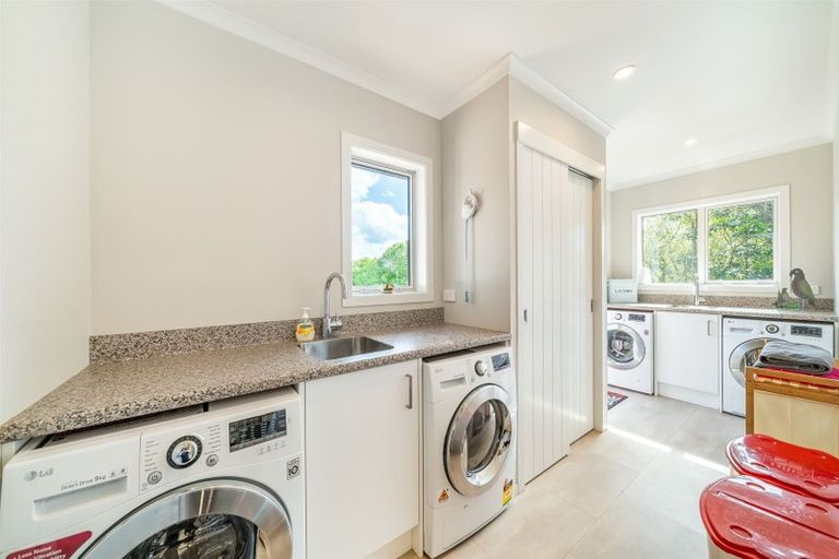 Photo of property in 1 Valley View Way, Timberlea, Upper Hutt, 5018