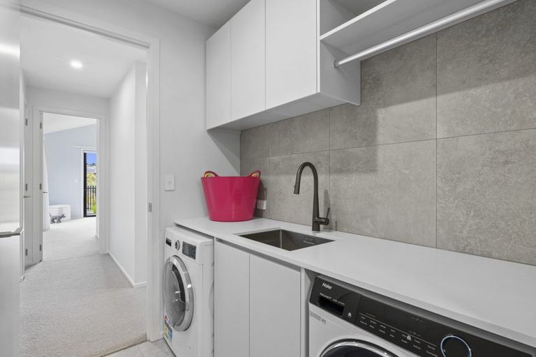 Photo of property in 54 Fernbrook Drive, Hurworth, New Plymouth, 4310