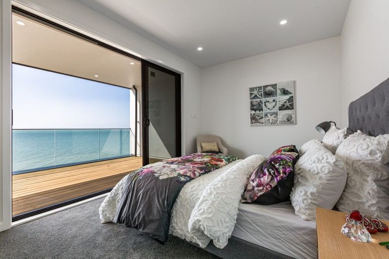 Photo of property in 8a Crispe Road, Clarks Beach, 2122