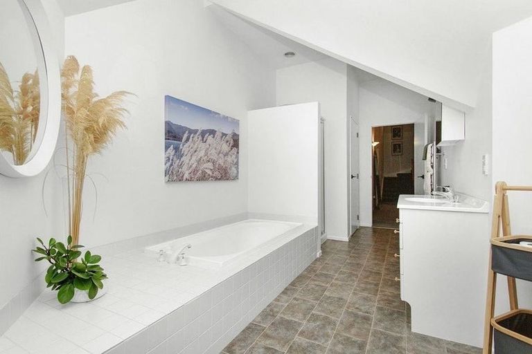 Photo of property in 1 Avonlea Grove, Belmont, Lower Hutt, 5010