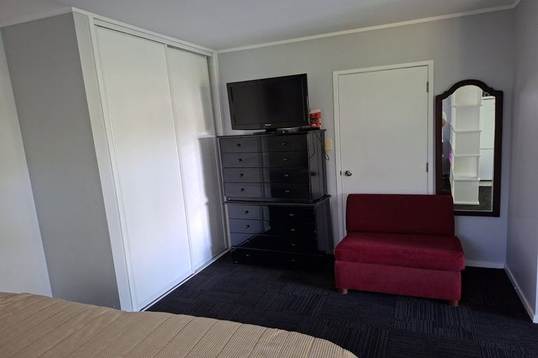 Photo of property in 2/31 Hyde Road, Rothesay Bay, Auckland, 0630