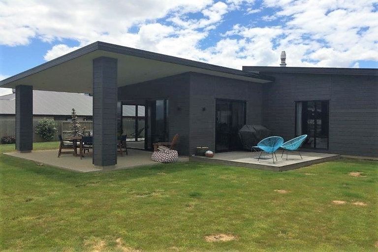 Photo of property in 9 Centre Crescent, Wanaka, 9305