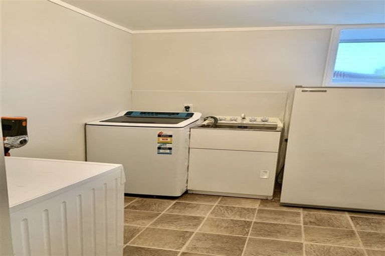 Photo of property in 45 Turville Crescent, Newlands, Wellington, 6037