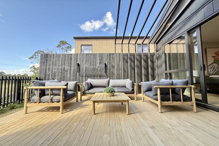 Photo of property in 32 Paretao Street, Massey, 0614