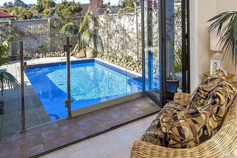 Photo of property in 2 Gardenia Grove, Half Moon Bay, Auckland, 2012