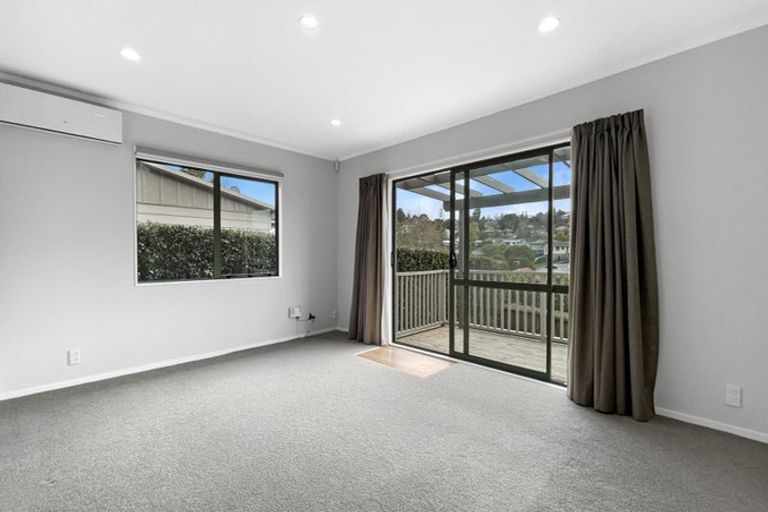 Photo of property in 60 Zefiro Drive, Massey, Auckland, 0614