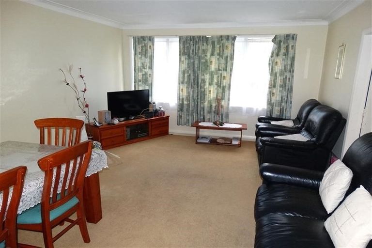 Photo of property in 2/17 Denver Avenue, Sunnyvale, Auckland, 0612
