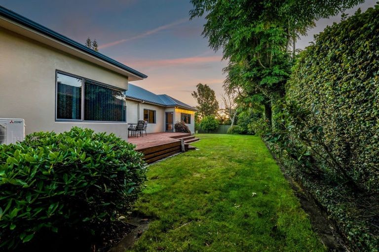 Photo of property in 92 Govett Avenue, Frankleigh Park, New Plymouth, 4310