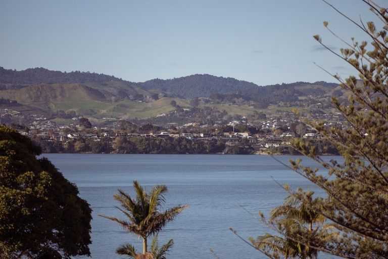 Photo of property in 253 Devonport Road, Tauranga, 3110