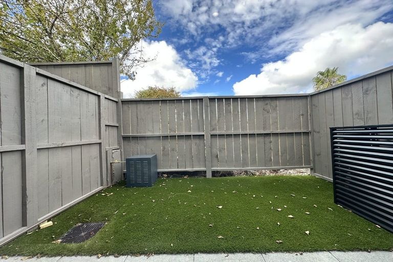 Photo of property in 19 Lyons Avenue, Murrays Bay, Auckland, 0630