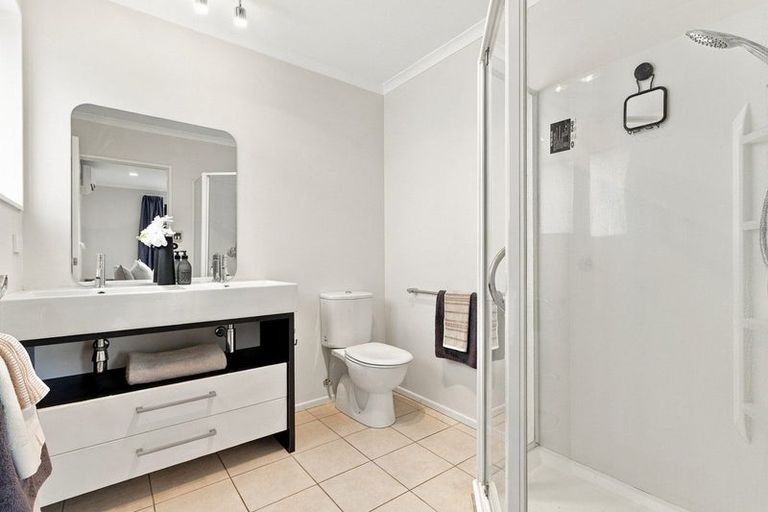 Photo of property in 21 Sorrento Place, Kelvin Grove, Palmerston North, 4414