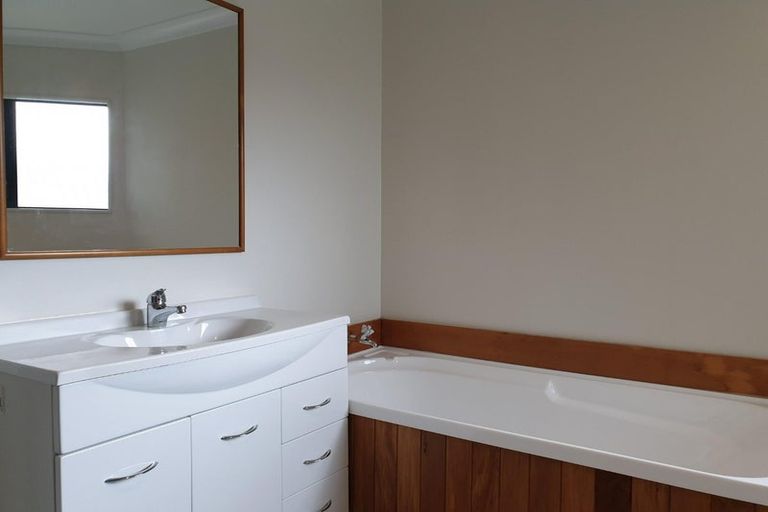 Photo of property in 19 Mandel Mews, Waiwhetu, Lower Hutt, 5010