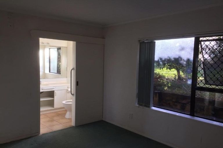 Photo of property in 16 Gala Place, Henderson, Auckland, 0612
