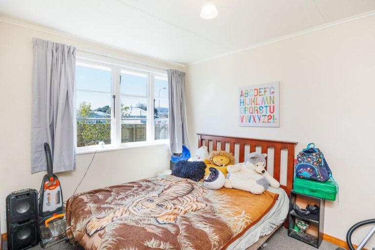 Photo of property in 27 Crewe Crescent, Hokowhitu, Palmerston North, 4410