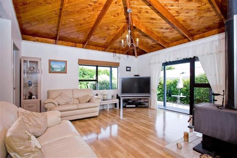 Photo of property in 2/326 Rangatira Road, Beach Haven, Auckland, 0626