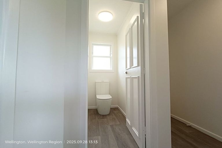 Photo of property in 35 Kenmore Street, Newlands, Wellington, 6037