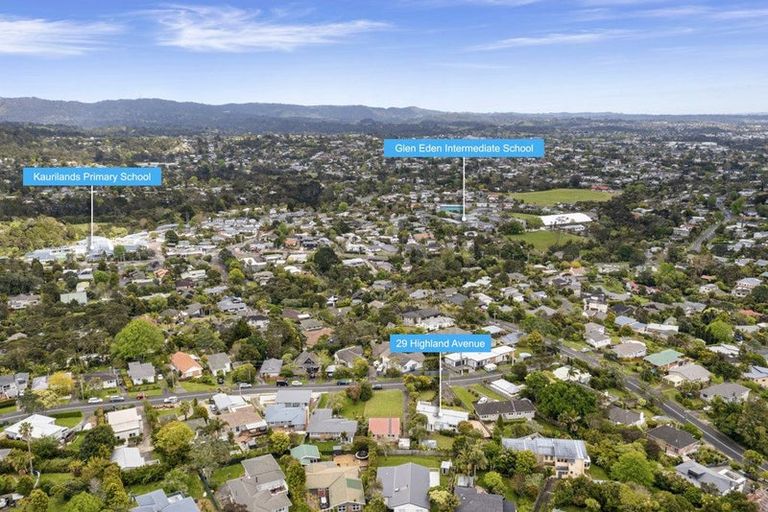 Photo of property in 29 Highland Avenue, Titirangi, Auckland, 0604