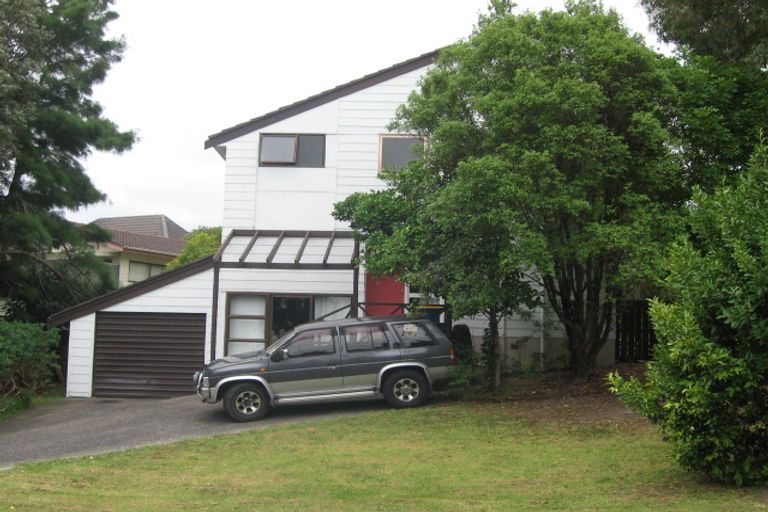 Photo of property in 2/19 Tree View Avenue, Glenfield, Auckland, 0629