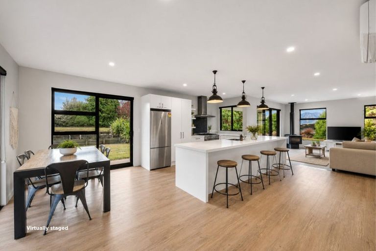 Photo of property in 4 Beagle Lane, Wanaka, 9305