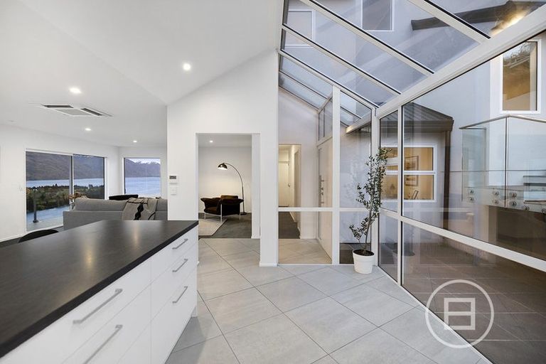 Photo of property in 16 Peregrine Place, Queenstown, 9300