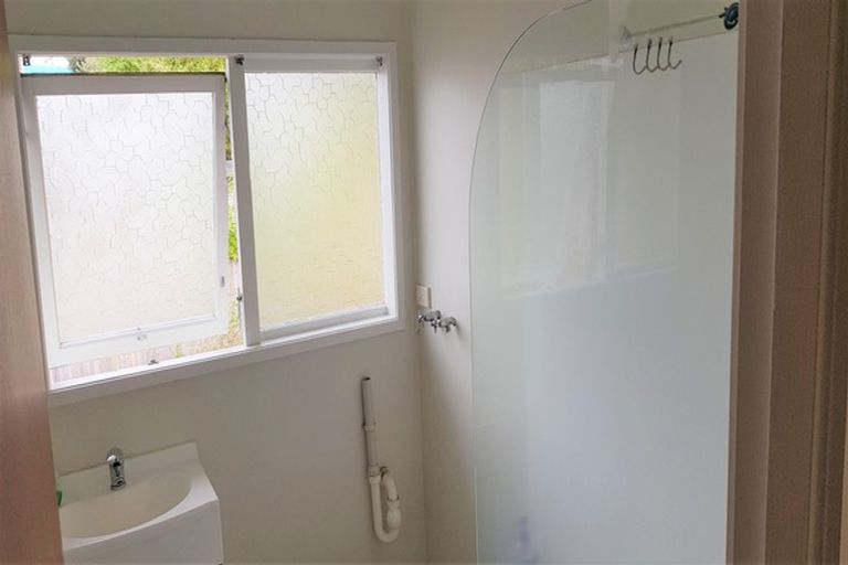 Photo of property in 2/23 Camelot Place, Glenfield, Auckland, 0629