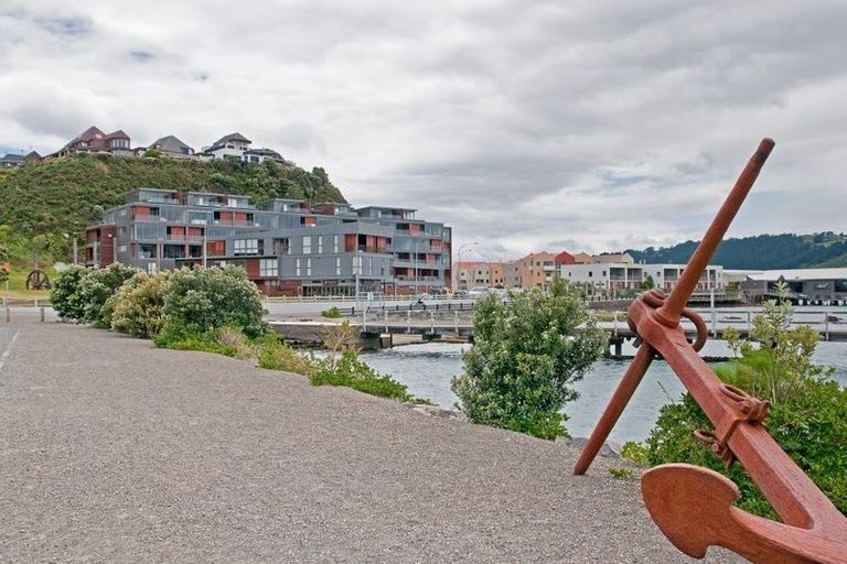 Photo of property in Patent 326 Apartments, 326 Evans Bay Parade, Hataitai, Wellington, 6021