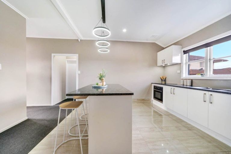 Photo of property in 35 Seddon Avenue, Papatoetoe, Auckland, 2104