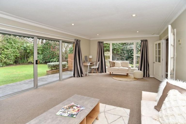 Photo of property in 36 Highfield Place, Avonhead, Christchurch, 8042