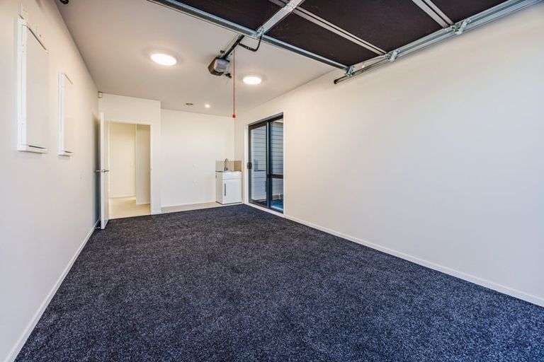 Photo of property in 124 Pepene Avenue, Takanini, Auckland, 2112