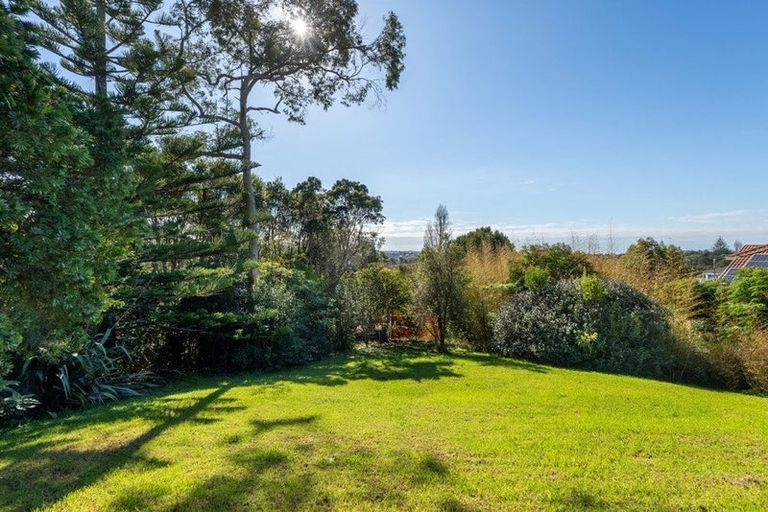 Photo of property in 295 Glenfield Road, Glenfield, Auckland, 0629