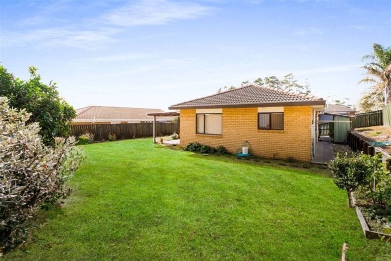 Photo of property in 18 Greenberry Drive, Ranui, Auckland, 0612