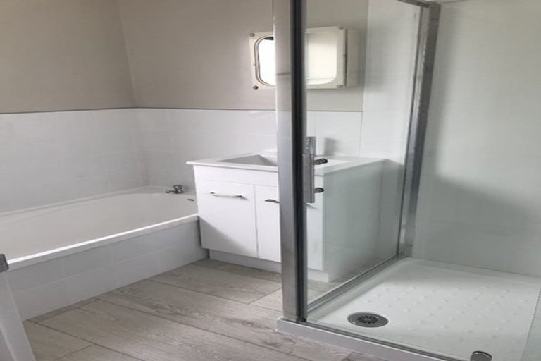 Photo of property in 111 Sykes Road, Weymouth, Auckland, 2103