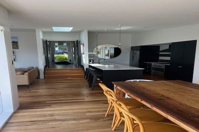 Photo of property in 70 Palmerston Road, Birkenhead, Auckland, 0626