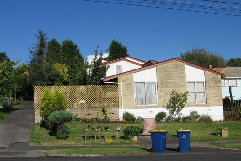 Photo of property in 2/23 Craigbank Avenue, New Lynn, Auckland, 0600