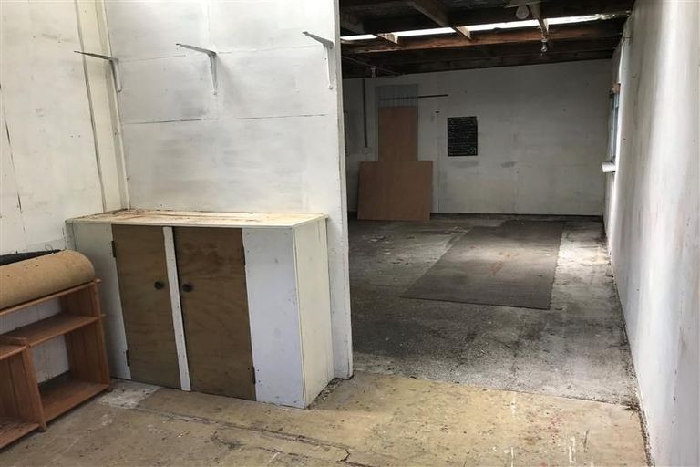 Photo of property in 28 Morley Street, New Plymouth, 4310