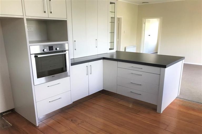 Photo of property in 28 Morley Street, New Plymouth, 4310