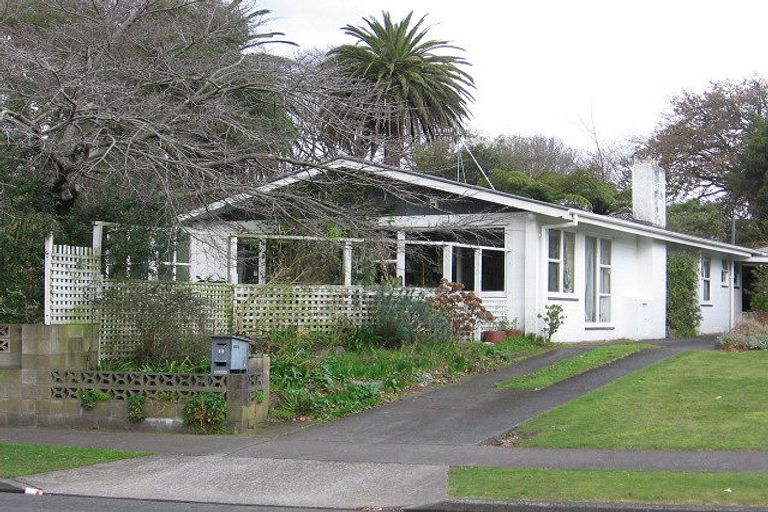 Photo of property in 10 Churchill Avenue, Hokowhitu, Palmerston North, 4410