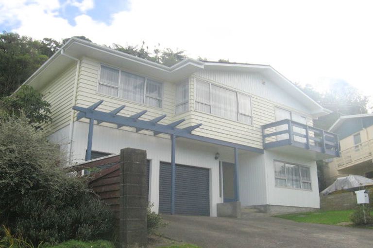 Photo of property in 111 Tirohanga Road, Tirohanga, Lower Hutt, 5010