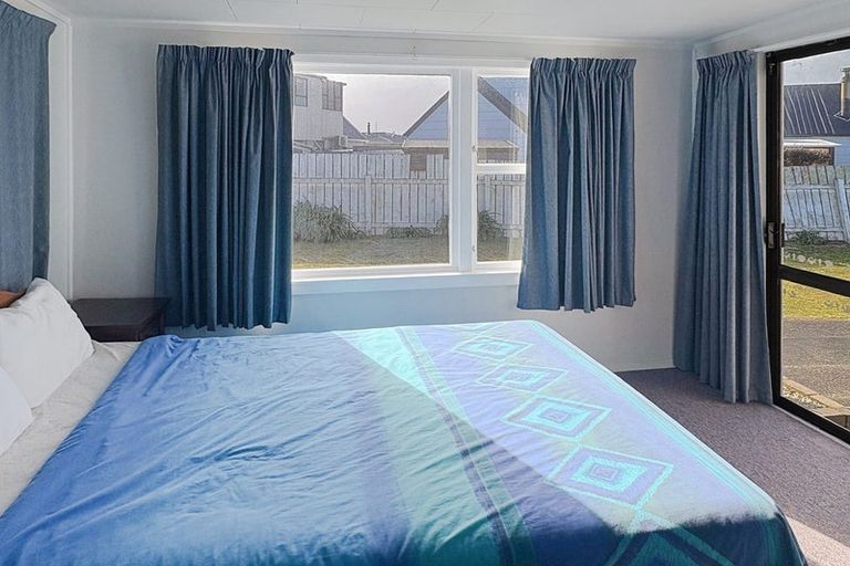 Photo of property in 49 Thomas Place, Foxton Beach, Foxton, 4815