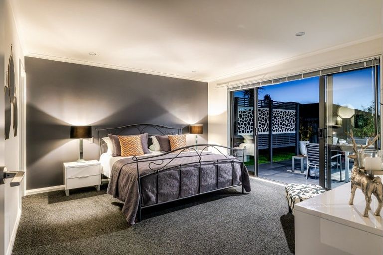 Photo of property in 3 Saint Heliers Grove, Fitzherbert, Palmerston North, 4410